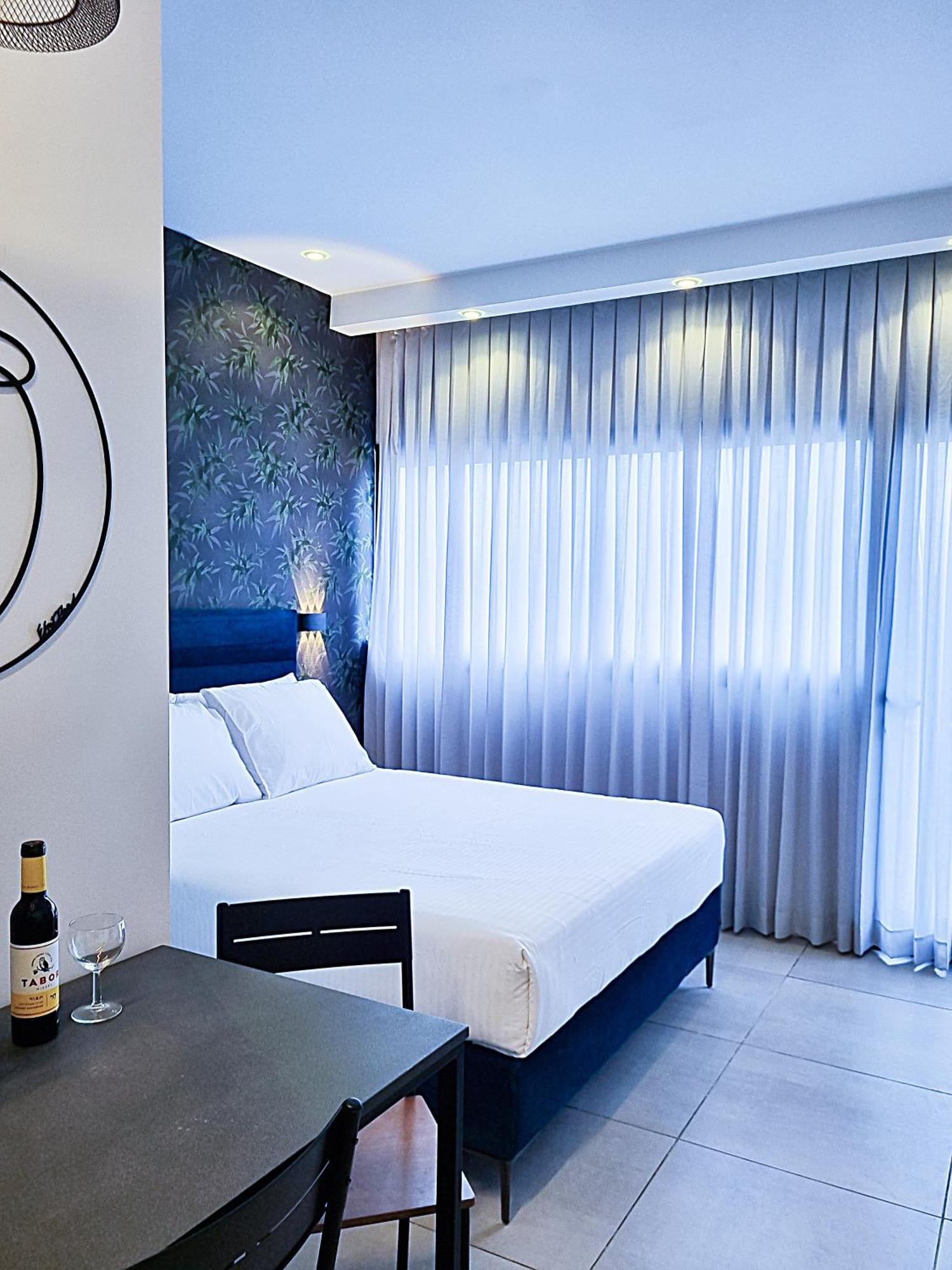 Stylish Modern - Port & Apartments, דירה חיפה