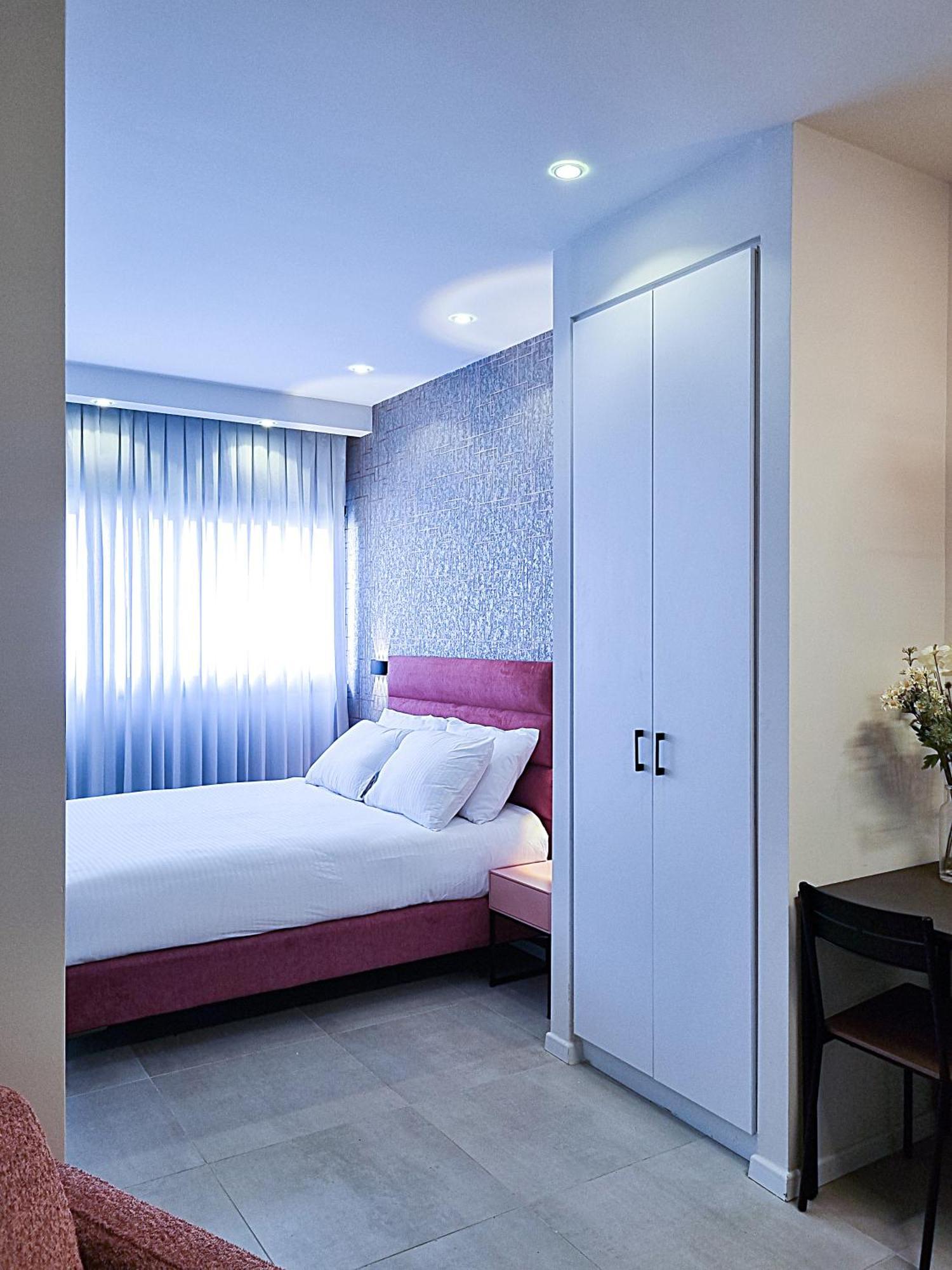 Stylish Modern - Port & Apartments,