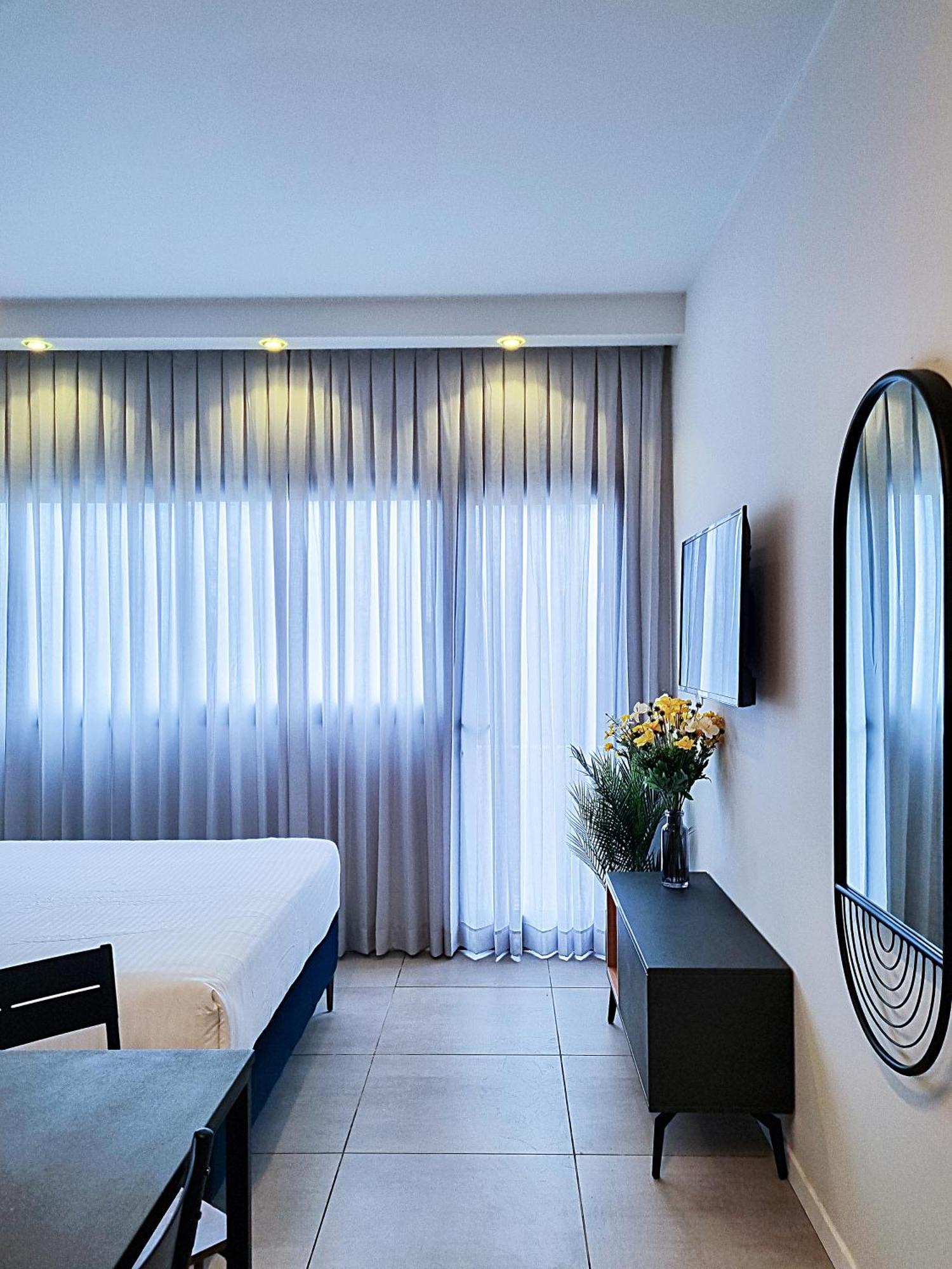 Stylish Modern - Port & Apartments, דירה *