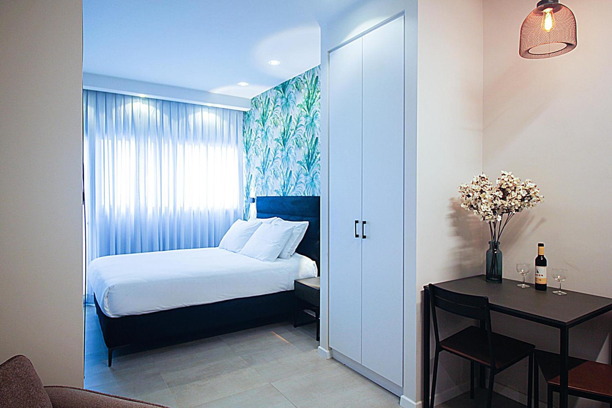 Stylish Modern - Port & Apartments,