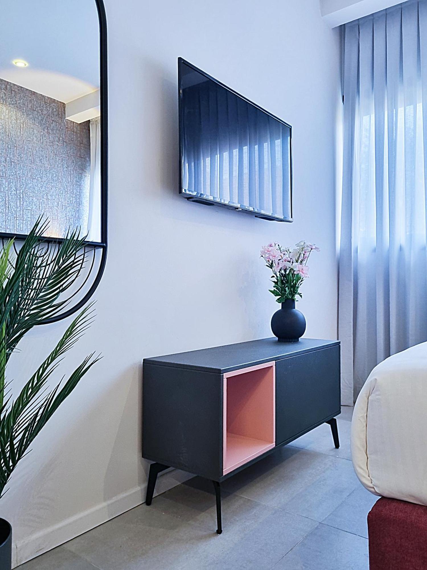 Stylish Modern - Port & Apartments, דירה חיפה