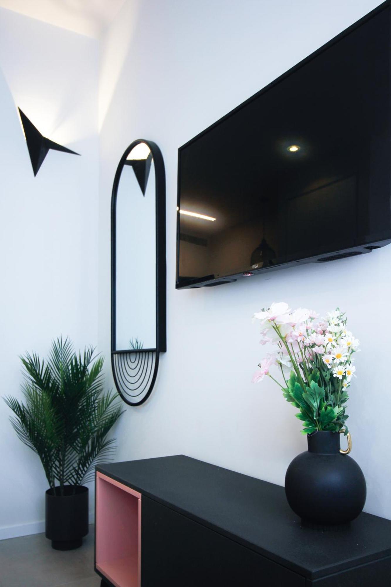 Stylish Modern - Port & Apartments,