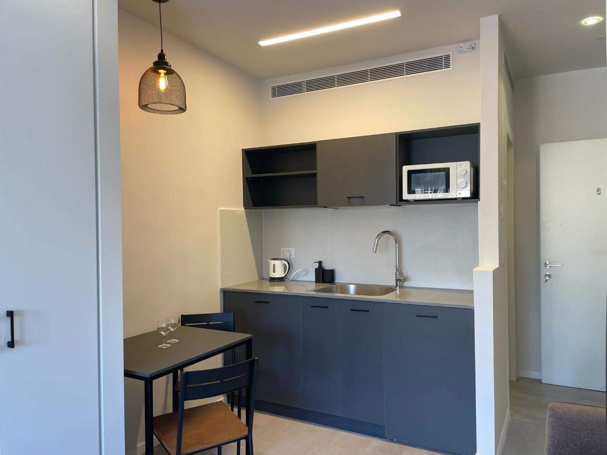 Stylish Modern - Port & Apartments,