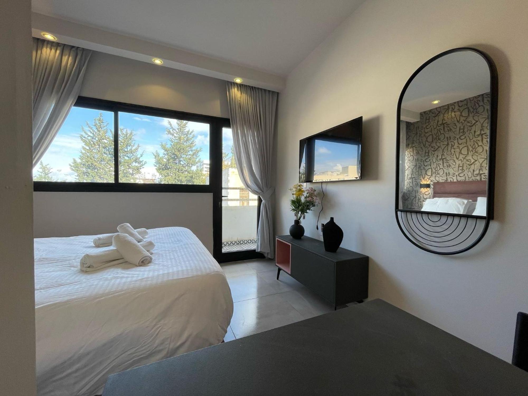 Stylish Modern - Port & Apartments, דירה
