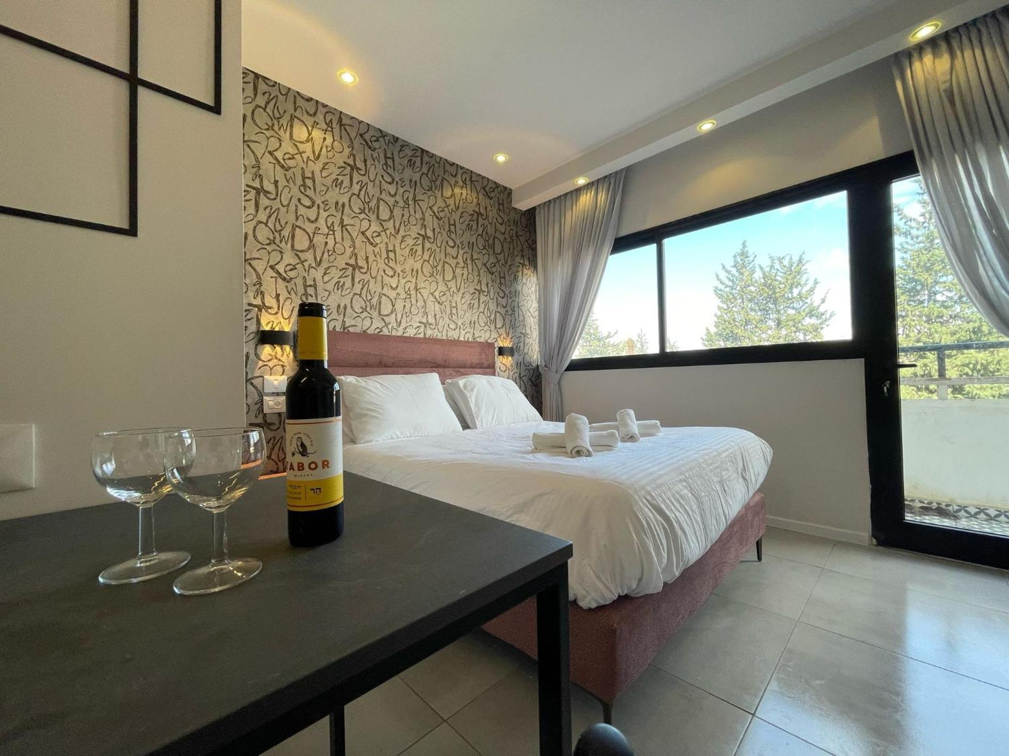 Stylish Modern - Port & Apartments, דירה
