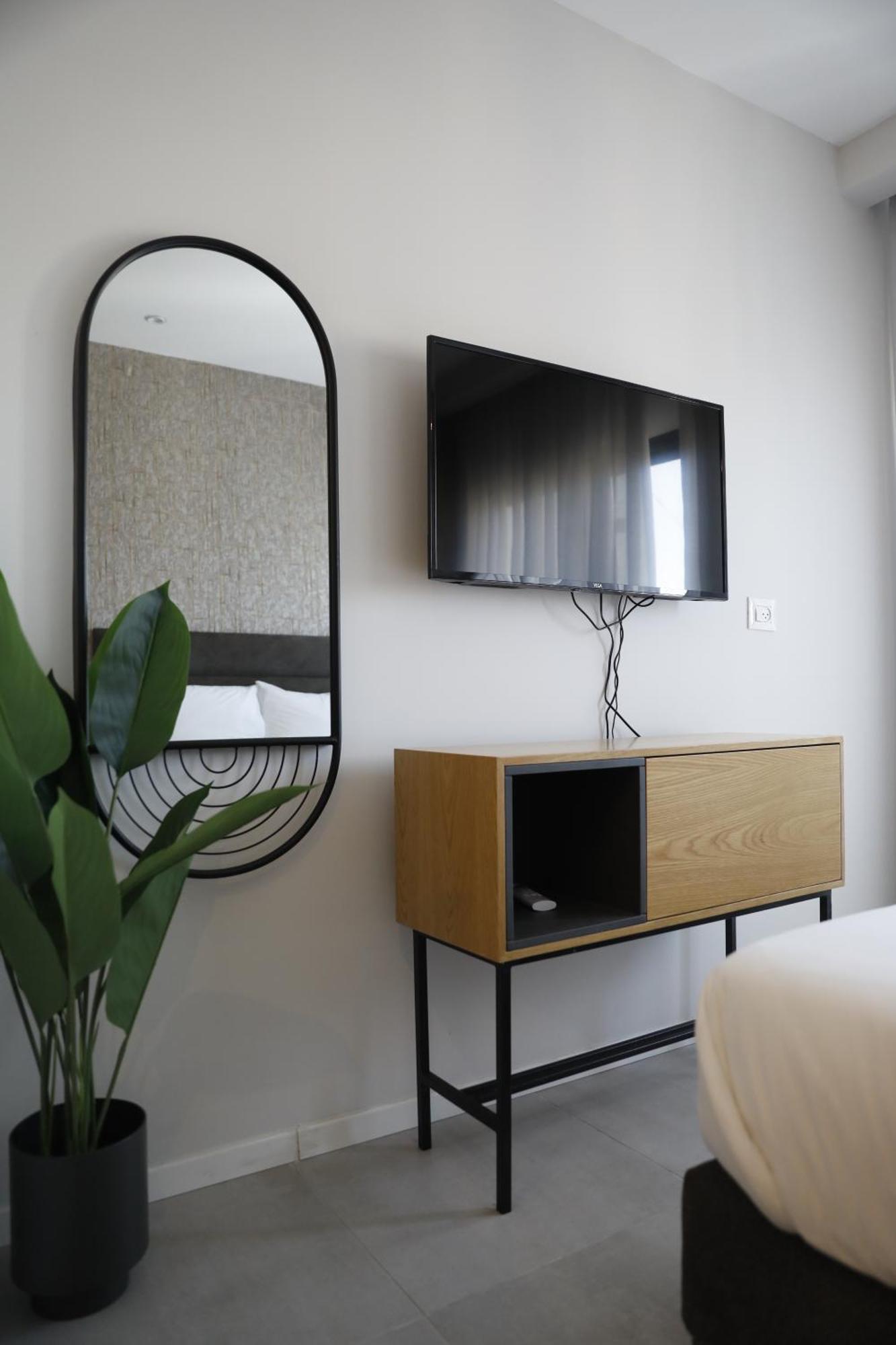 Stylish Modern - Port & Apartments, *