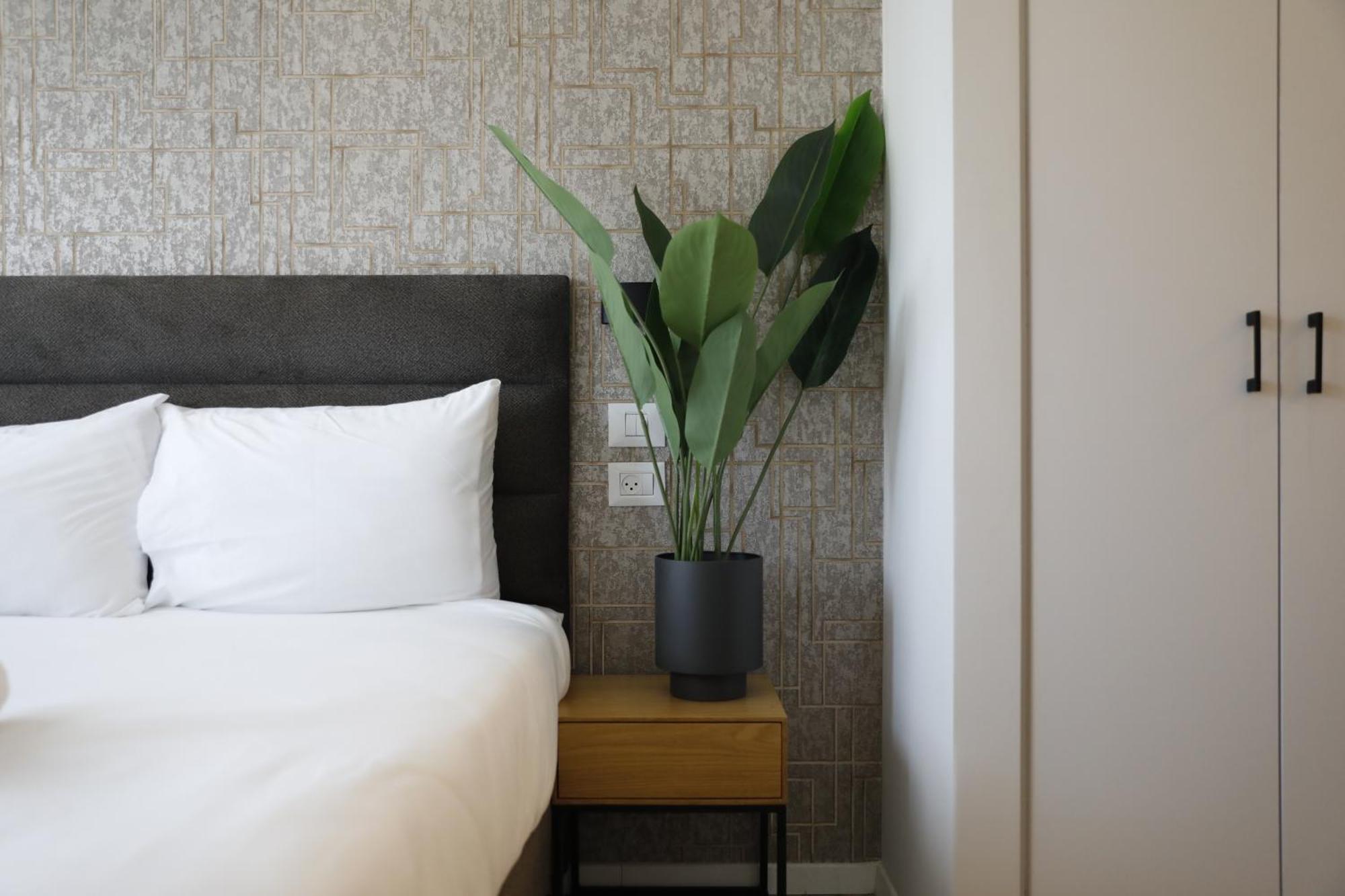 Stylish Modern - Port & Apartments,